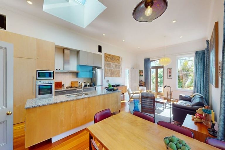 Photo of property in 23 Maarama Crescent, Aro Valley, Wellington, 6021