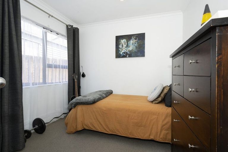 Photo of property in 28 Beauchamp Drive, Massey, Auckland, 0614