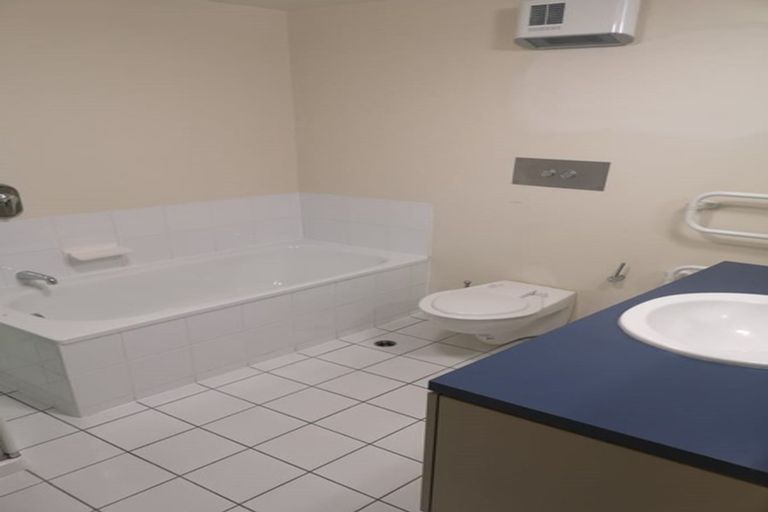 Photo of property in 21 Cambridge Terrace, Christchurch Central, Christchurch, 8013