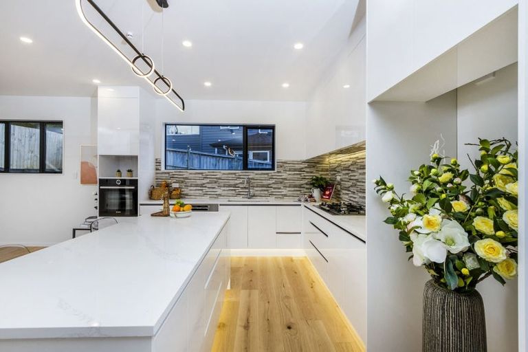 Photo of property in 31c Linwood Avenue, Forrest Hill, Auckland, 0620