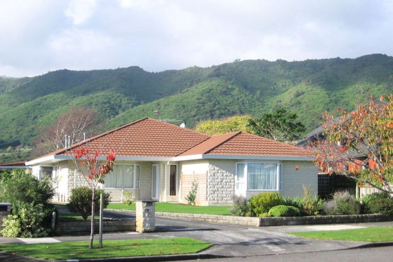 Photo of property in 5 Papawai Grove, Waikanae, 5036