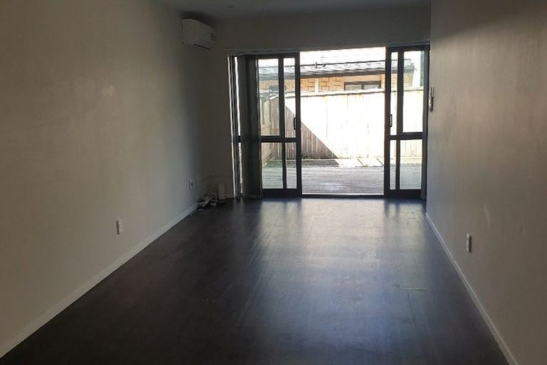 Photo of property in 16 Millcroft Lane, Ranui, Auckland, 0612