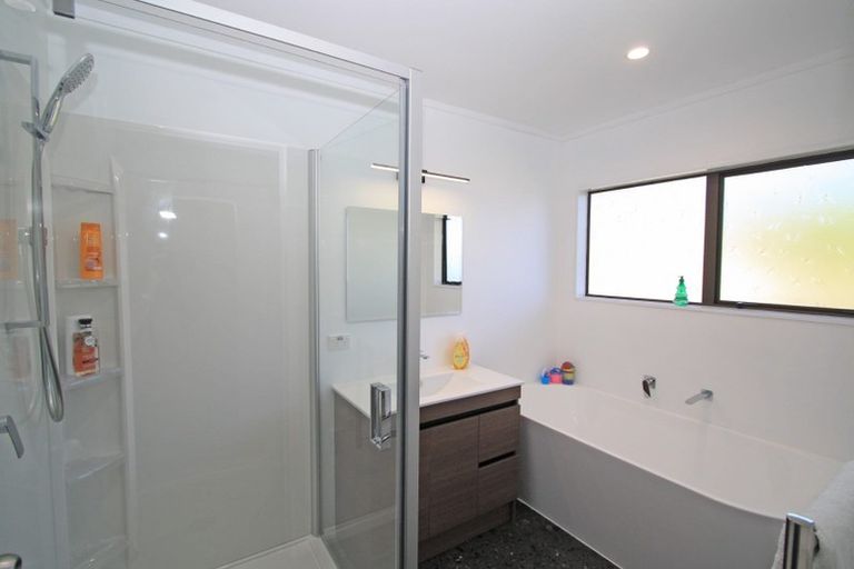 Photo of property in 32 Branch Road, Highlands Park, New Plymouth, 4312