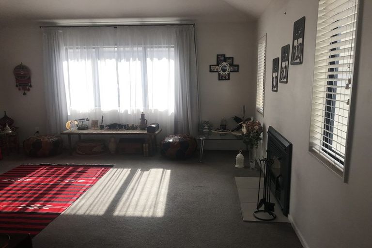 Photo of property in 51 Queen Mary Avenue, New Lynn, Auckland, 0600