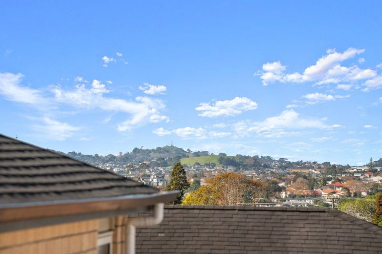 Photo of property in 103 Golf Road, New Lynn, Auckland, 0600