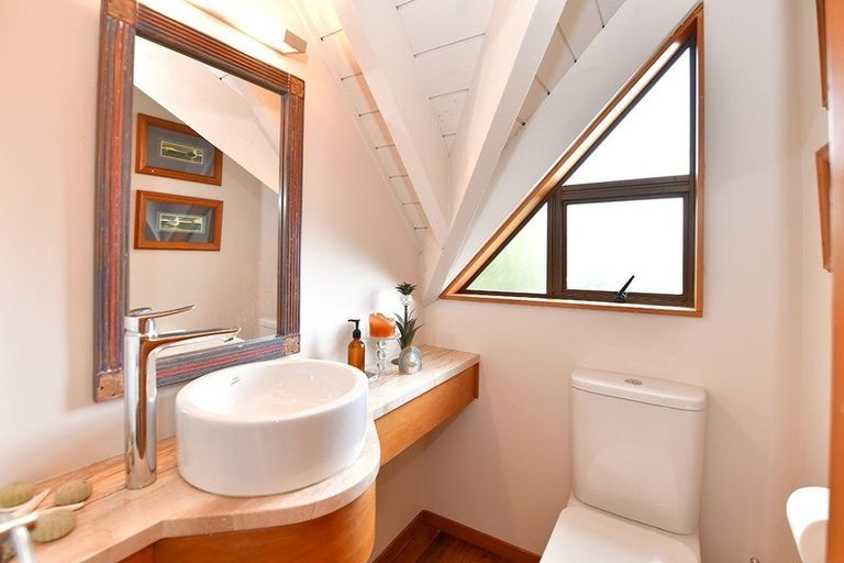 Photo of property in 8 View Road, Campbells Bay, Auckland, 0630