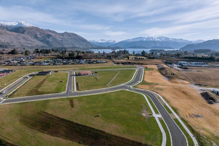 Photo of property in 13 Simpson Crescent, Wanaka, 9305