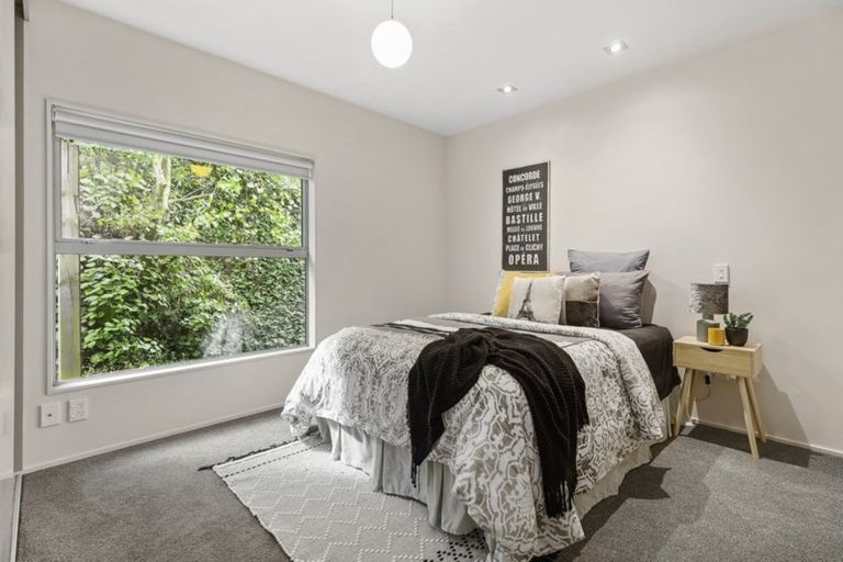 Photo of property in 2/2 Onslow Road, Khandallah, Wellington, 6035