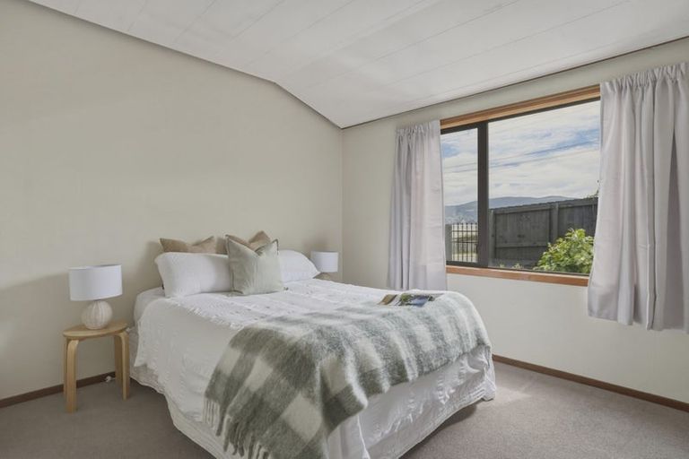 Photo of property in 122 Larnach Road, Vauxhall, Dunedin, 9013