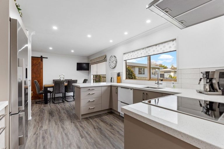 Photo of property in 32 Haast Place, Awapuni, Palmerston North, 4412