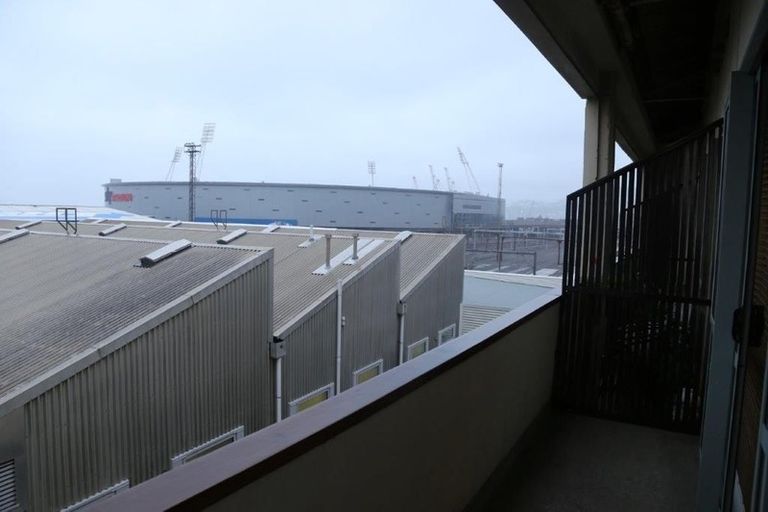 Photo of property in Metro Apartments, 13/220 Thorndon Quay, Pipitea, Wellington, 6011