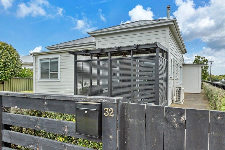 Photo of property in 32 Collins Street, Hawera, 4610
