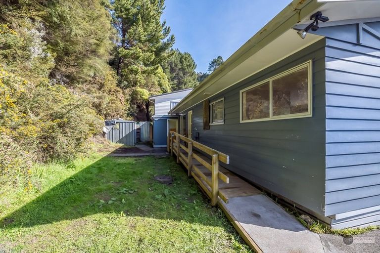 Photo of property in 2/22 Shackleton Grove, Stokes Valley, Lower Hutt, 5019