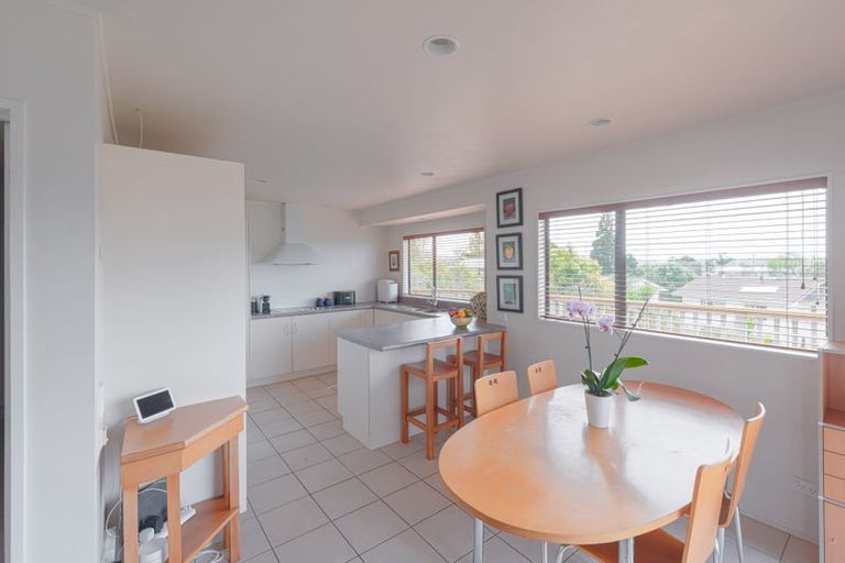 Photo of property in 2/310 Wairau Road, Glenfield, Auckland, 0629