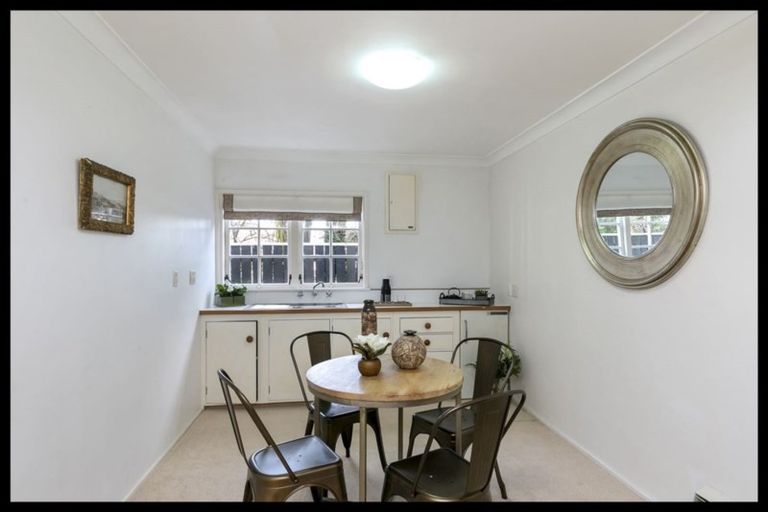 Photo of property in 11 Cockayne Road, Khandallah, Wellington, 6035