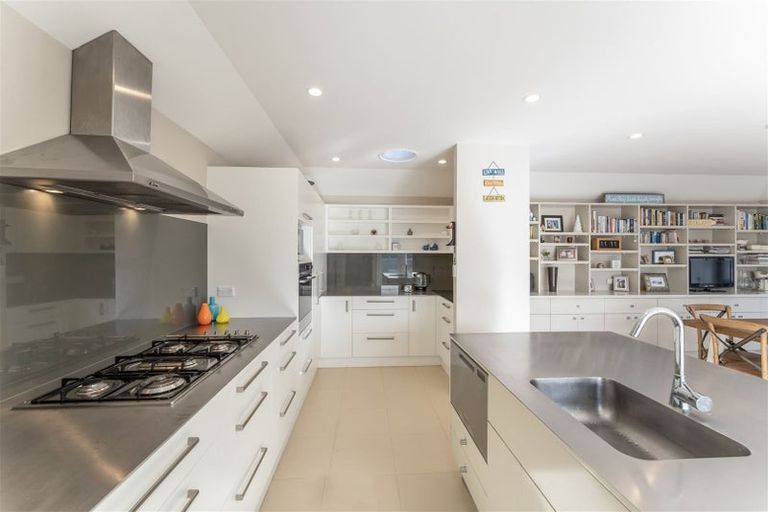 Photo of property in 2 Colwyn Street, Bryndwr, Christchurch, 8053