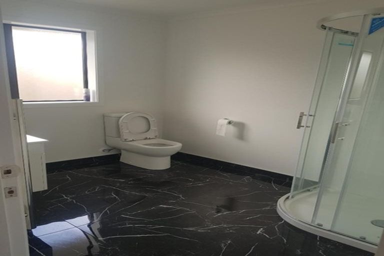 Photo of property in 5 Cyprus Place, Fitzherbert, Palmerston North, 4410