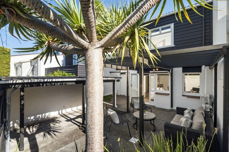 Photo of property in 33 Gwilliam Place, Freemans Bay, Auckland, 1011