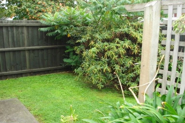 Photo of property in 2/36 Mathesons Road, Phillipstown, Christchurch, 8011
