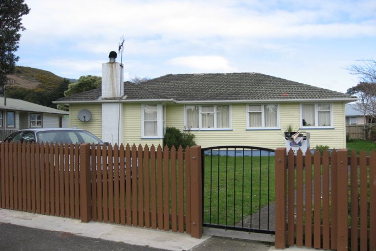 Photo of property in 25 Parenga Street, Wainuiomata, Lower Hutt, 5014