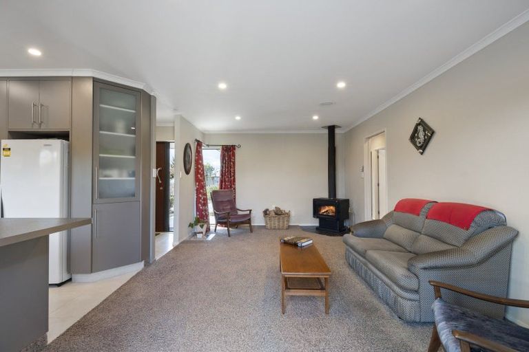 Photo of property in 11 Silkwood Place, Fitzherbert, Palmerston North, 4410