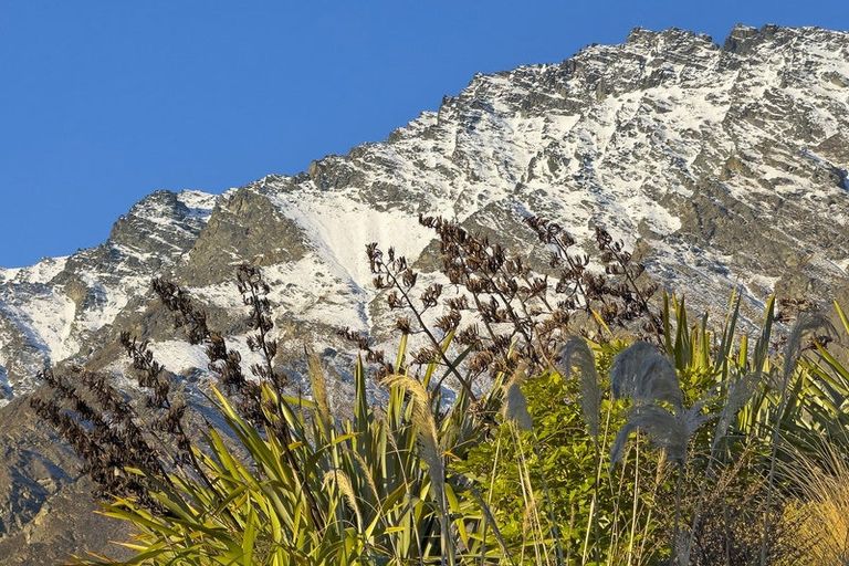 Photo of property in 6a Kinross Lane, Jacks Point, Queenstown, 9371