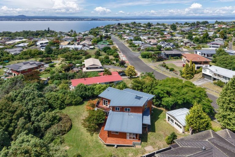 Photo of property in 22 Reeves Road, Acacia Bay, Taupo, 3330