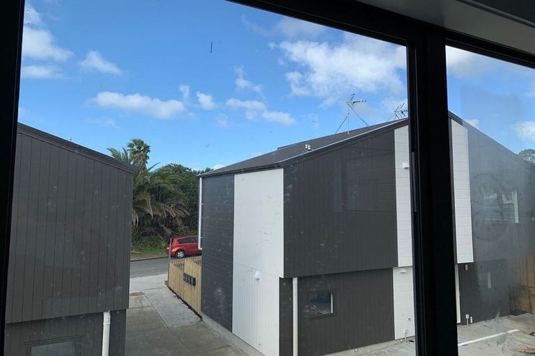 Photo of property in 5/4 Harry Ward Place, Henderson, Auckland, 0610