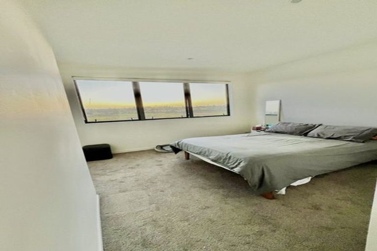 Photo of property in 98 Tarapuka Road, Westgate, Auckland, 0814