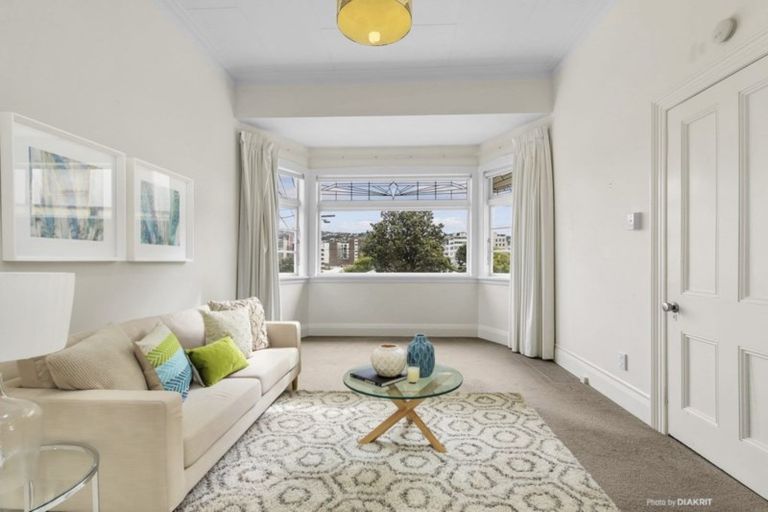 Photo of property in 35 Brougham Street, Mount Victoria, Wellington, 6011