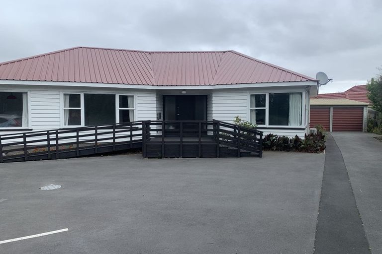 Photo of property in 52 Athol Terrace, Upper Riccarton, Christchurch, 8041