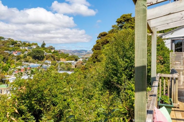 Photo of property in 49 Airlie Road, Plimmerton, Porirua, 5026