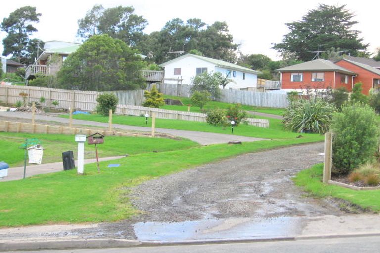 Photo of property in 35 Jelas Road, Red Beach, 0932