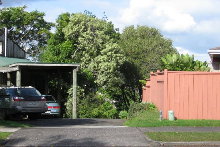 Photo of property in 1/64 Mirrabooka Avenue, Botany Downs, Auckland, 2010