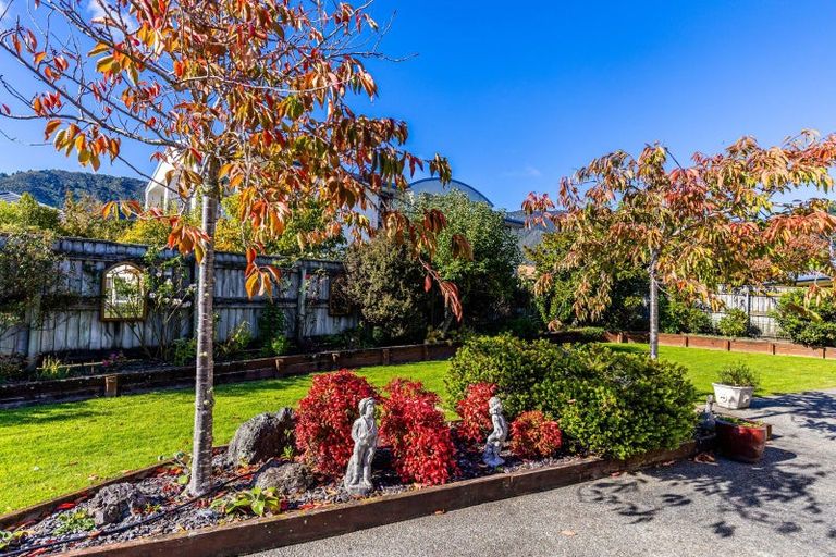 Photo of property in 10 Glentui Place, Waikawa, Picton, 7220