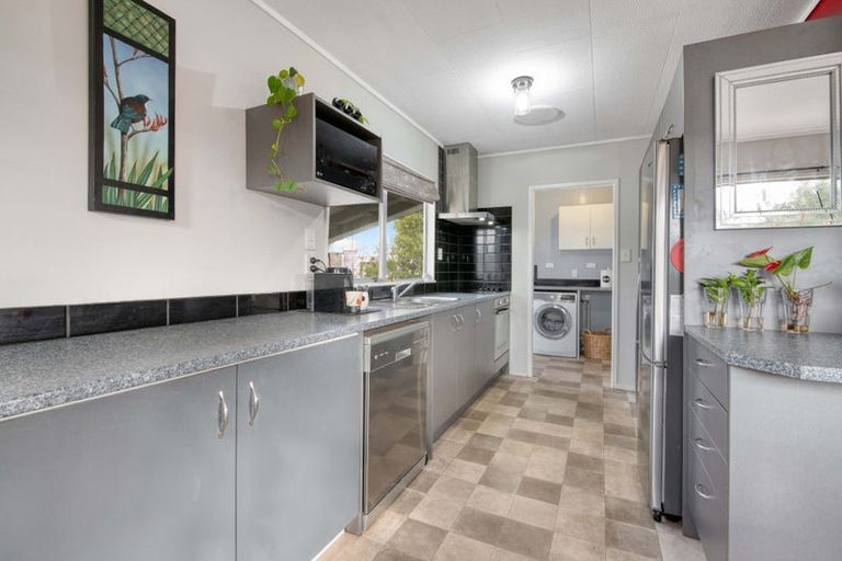 Photo of property in 6 Parakai Avenue, Parakai, 0830