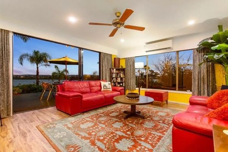 Photo of property in 16 Lucas Place, Weymouth, Auckland, 2103