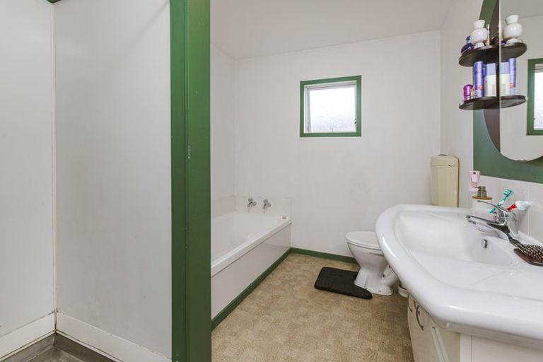 Photo of property in 2/56 Greenhaven Avenue, Opaheke, Papakura, 2113