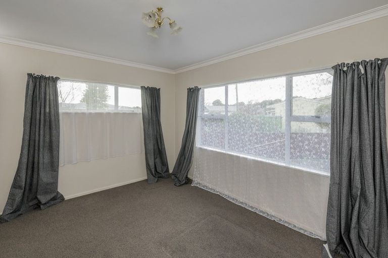 Photo of property in 2 Puriri Place, Levin, 5510