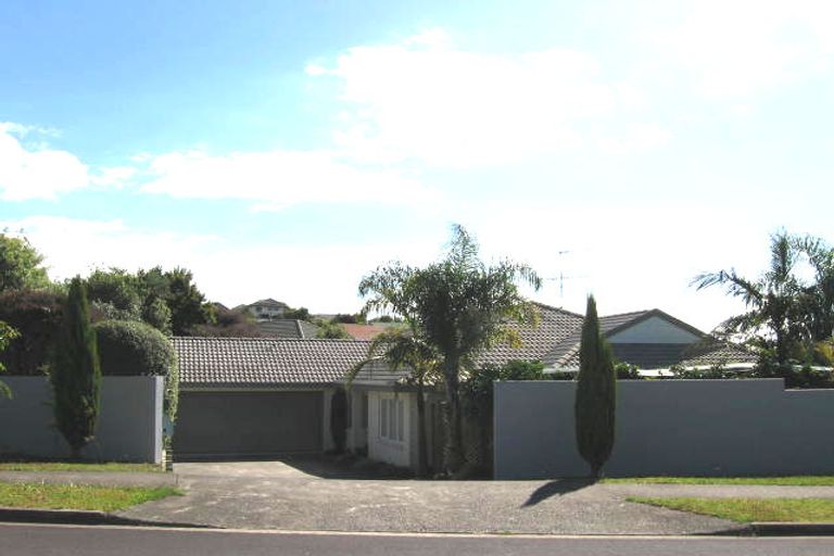 Photo of property in 1 Thornbill Rise, Unsworth Heights, Auckland, 0632