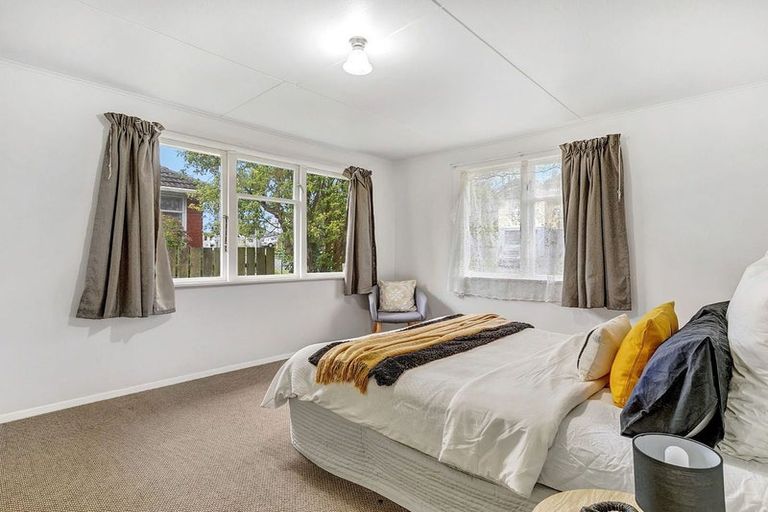 Photo of property in 14 Durham Street, Cannons Creek, Porirua, 5024