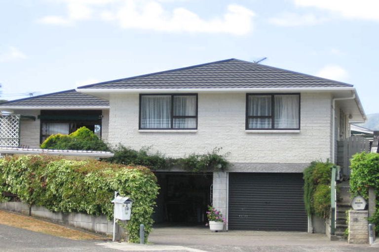Photo of property in 18 Fremont Grove, Totara Park, Upper Hutt, 5018