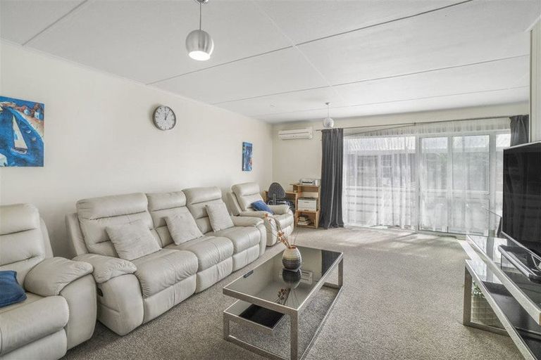 Photo of property in 321a Wellington Road, Wainuiomata, Lower Hutt, 5014