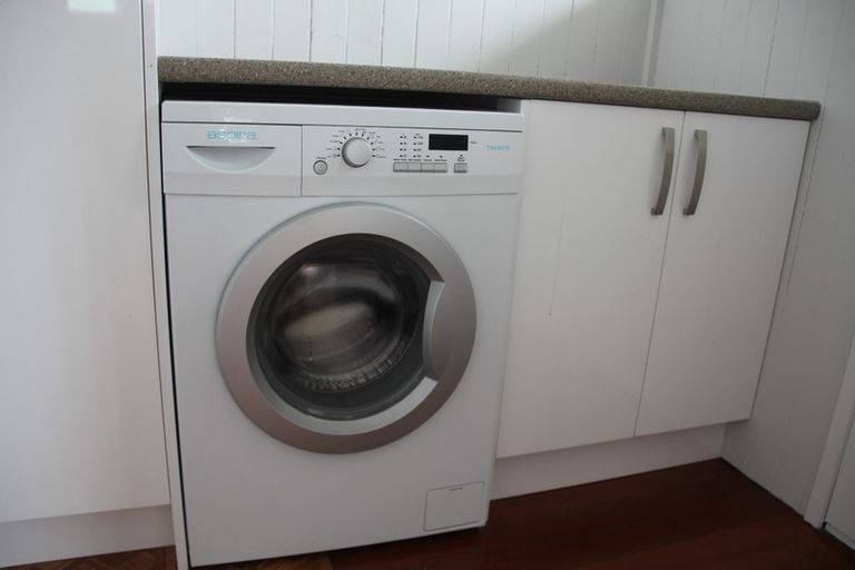 Photo of property in 33 Rimu Street, New Lynn, Auckland, 0600