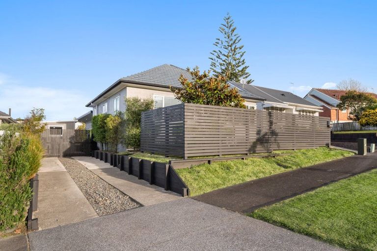 Photo of property in 72 Kiwitea Street, Sandringham, Auckland, 1041