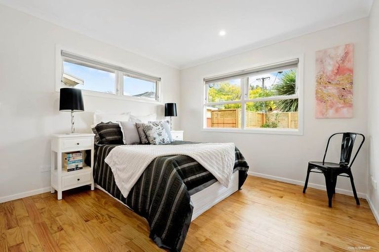 Photo of property in 14 Ocean View Road, Northcote, Auckland, 0627