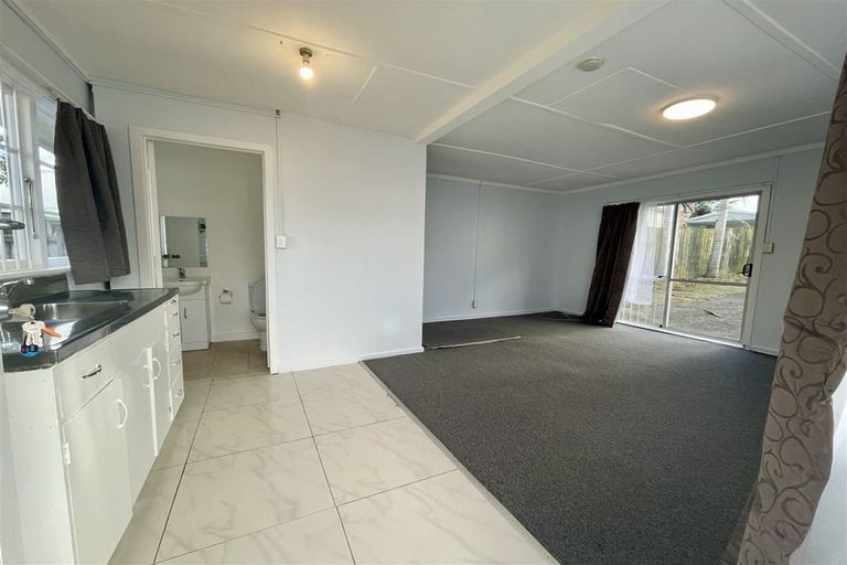 Photo of property in 165 Te Atatu Road, Te Atatu South, Auckland, 0610