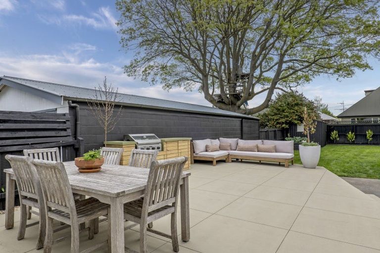 Photo of property in 17 Searells Road, Strowan, Christchurch, 8052