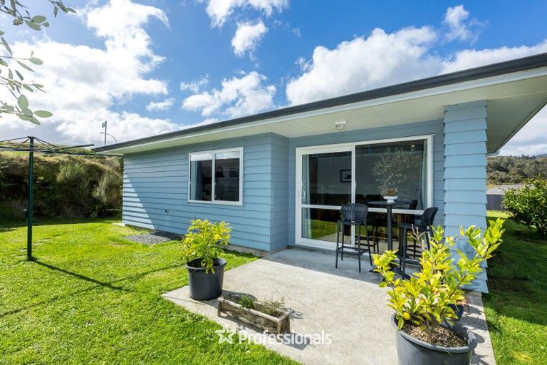 Photo of property in 88 Sunstone Crescent, Timberlea, Upper Hutt, 5018