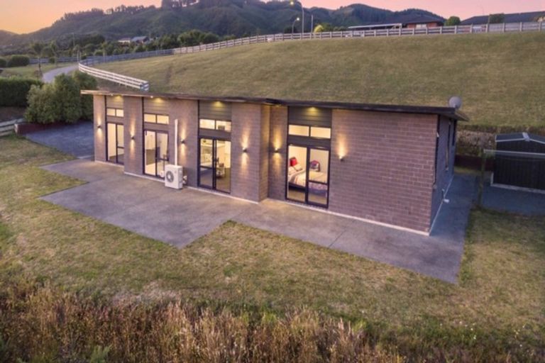 Photo of property in 51 Percy Kinsman Crescent, Riverstone Terraces, Upper Hutt, 5018